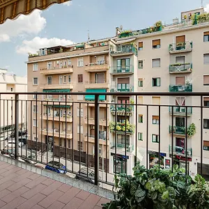 Cosy With Balcony & Private Garage Milano
